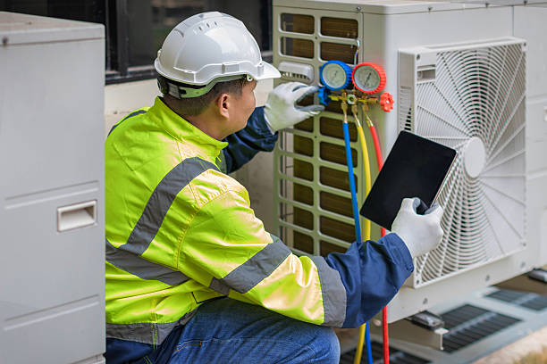 Professional Hvac technician working in Bellaire, TX